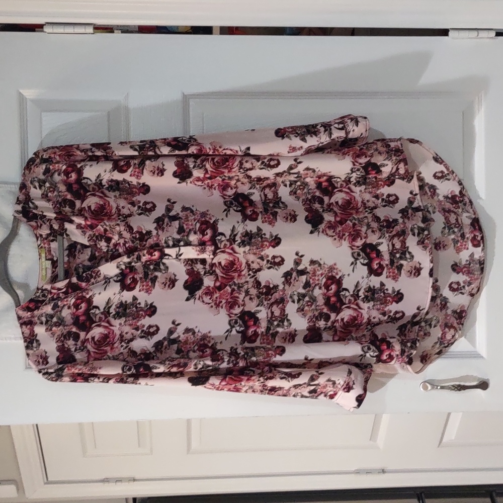 GIANNI BINI floral pink burgundy long sleeve tunic blouse.